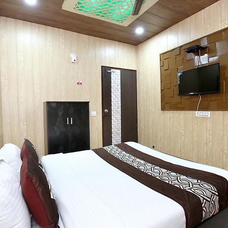 Oyo 8105 Royale Guest House Ludhiana Exterior photo