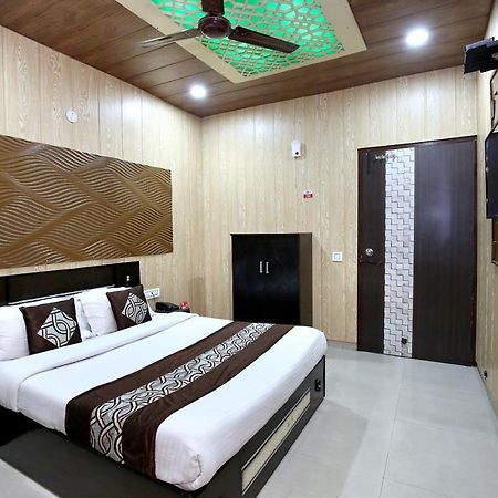 Oyo 8105 Royale Guest House Ludhiana Exterior photo