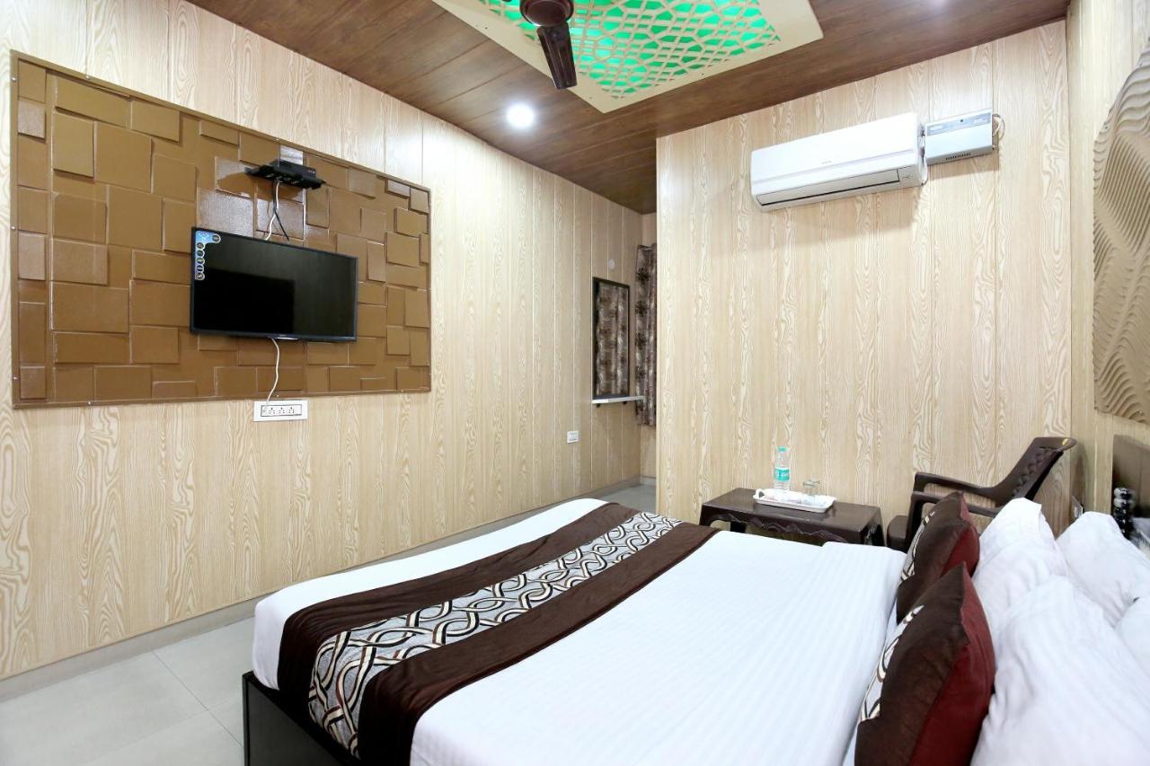 Oyo 8105 Royale Guest House Ludhiana Exterior photo