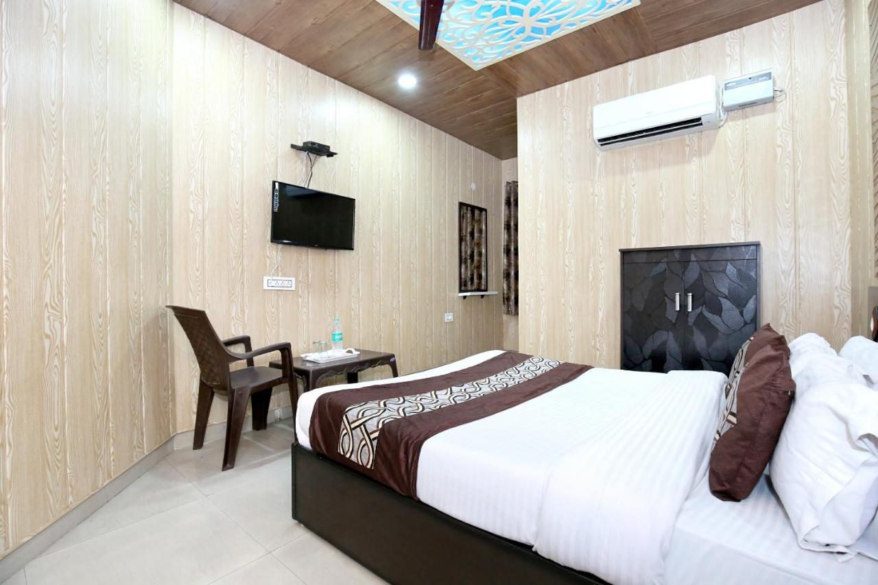 Oyo 8105 Royale Guest House Ludhiana Exterior photo