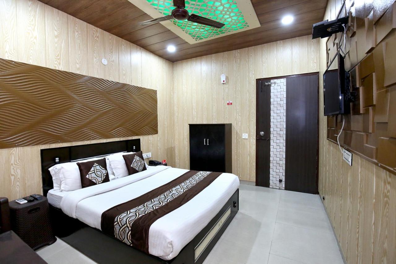 Oyo 8105 Royale Guest House Ludhiana Exterior photo